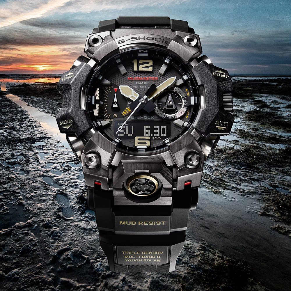 Mudmaster watches new arrivals